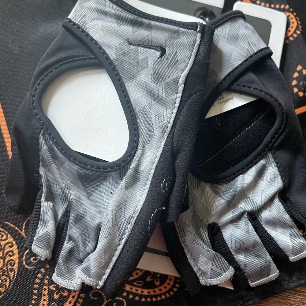 Nike Women’s Cardio Fitness Gloves